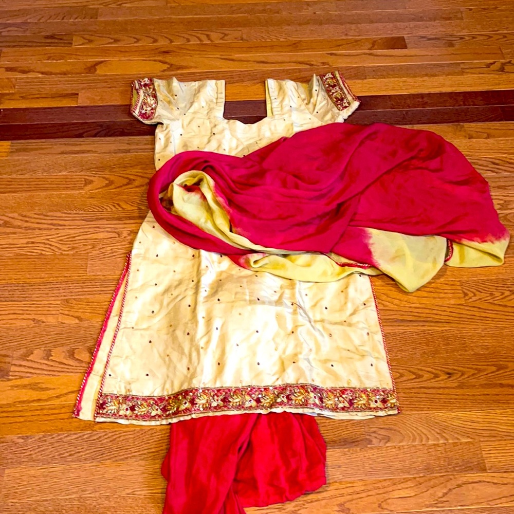 Pajami suit - Picture 1 of 4